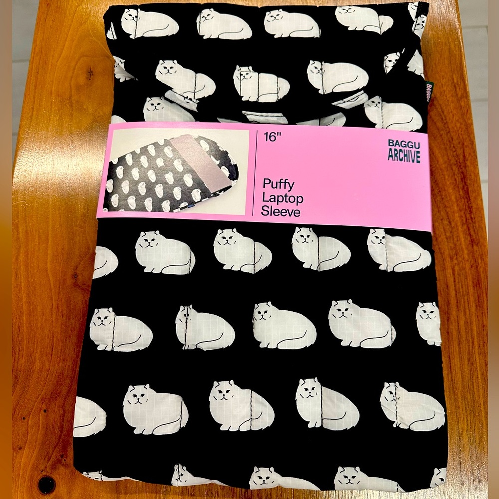 BAGGU 16” Puffy Laptop Sleeve Fluffy Cat NWT - Picture 1 of 7